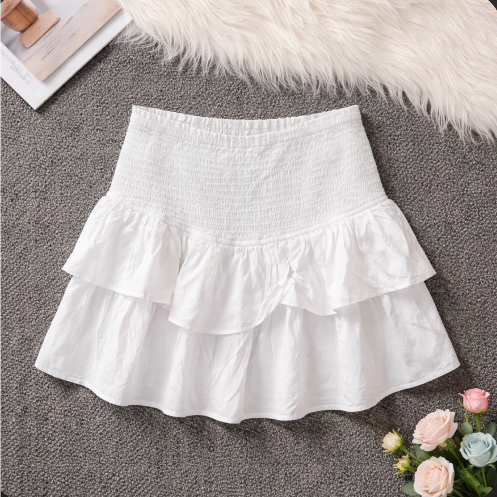 Chic White Ruffled Mini Skirt